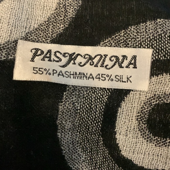 Pashmina Elegant Gray Patterned Scarf - Picture 3 of 3